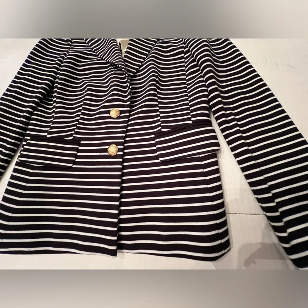 BANANA REPUBLIC STRETCH CLASS BLAZER. SIZE 0. NAVY AND WHITE - Picture 9 of 10
